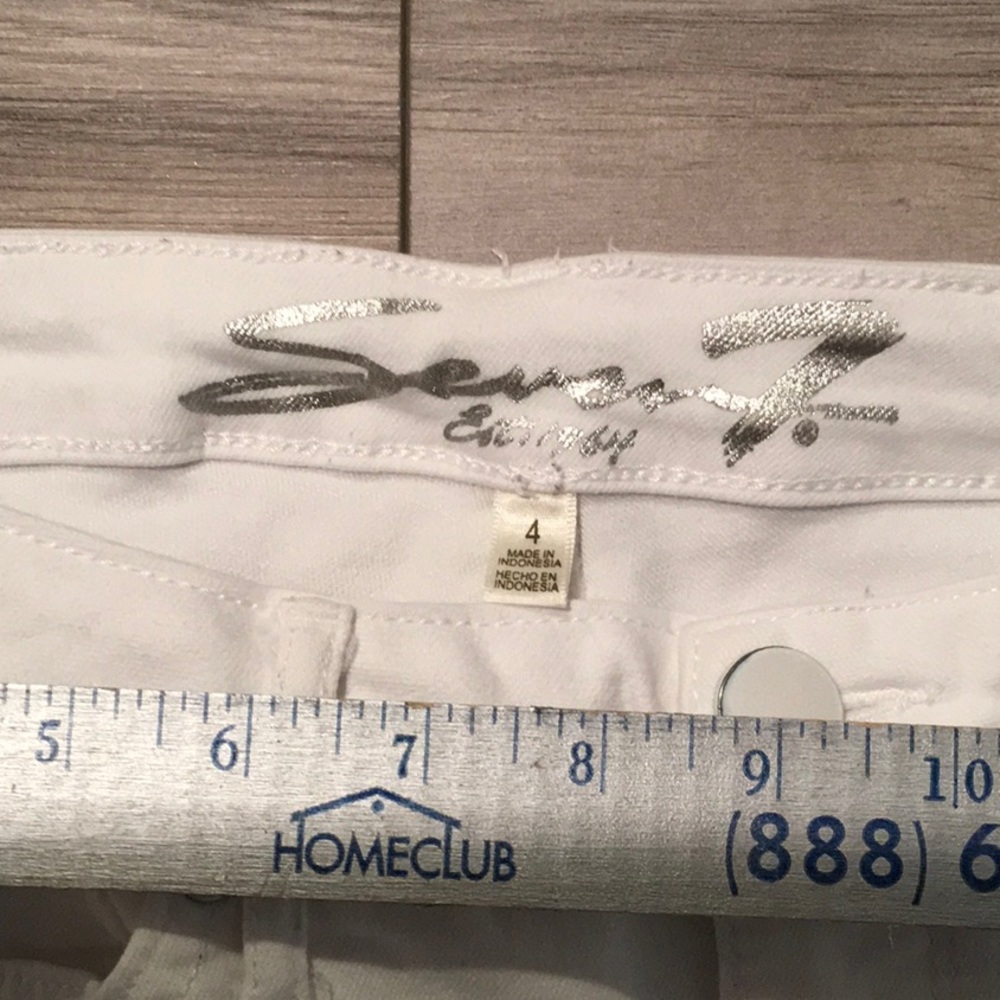Seven shorts - Picture 3 of 6